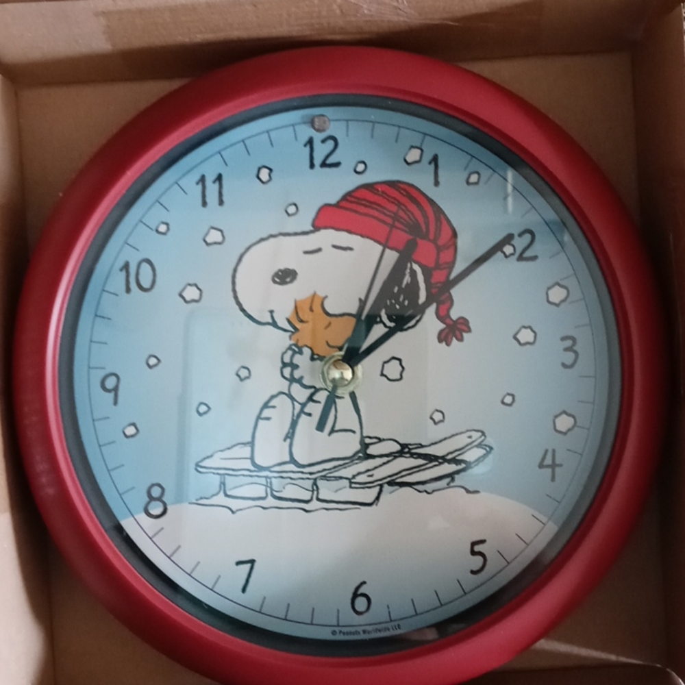 Snoopy Christmas clock